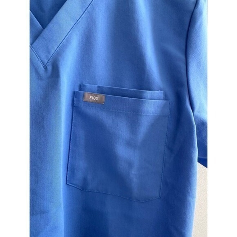 FIGS Technical Collection Scrub Top - Professional Healthcare Apparel - Picture 3 of 6